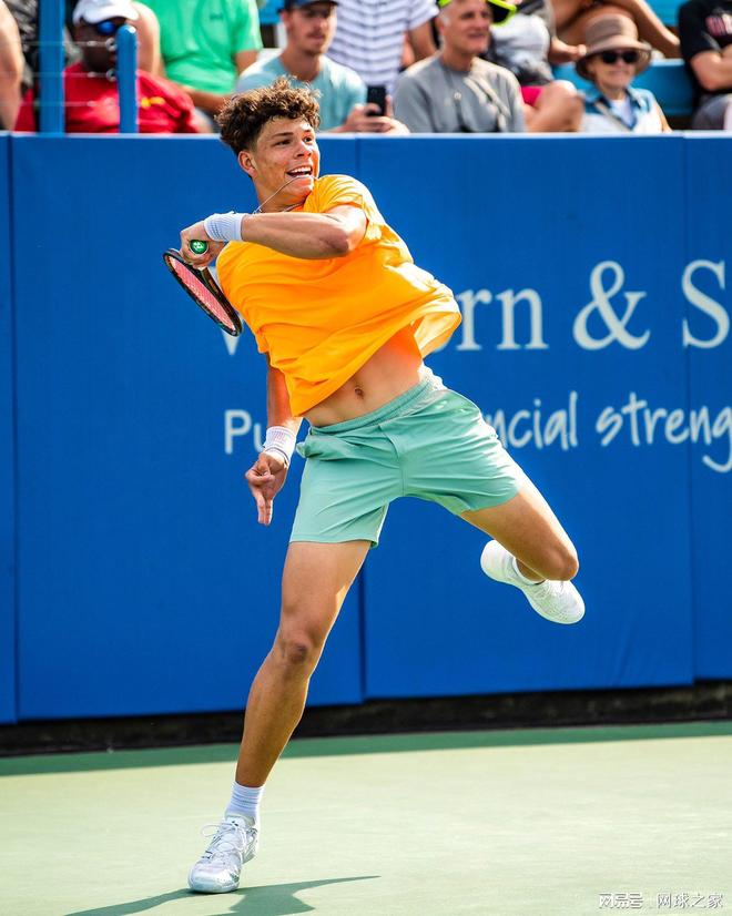 细致入微的 细致入微的