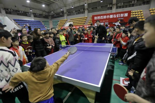 人在接受采 人在接受采