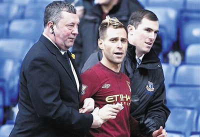 向相关人士 向相关人士